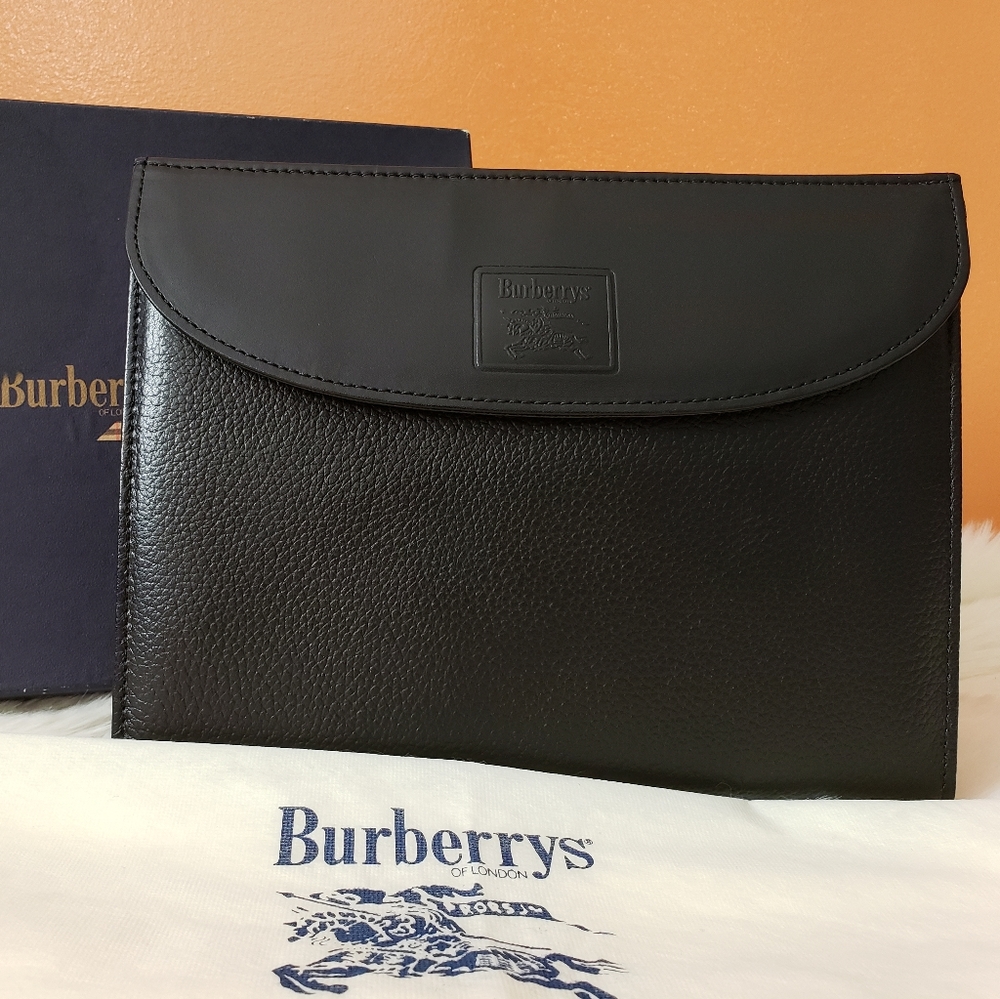 💯% AUTH Burberrys Vintage Style Leather Clutch